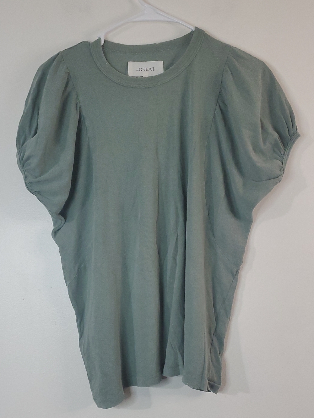 THE GREAT. Olive Puff Sleeve Tee - Sage Green Size 0 XS Lightly Distressed Hems